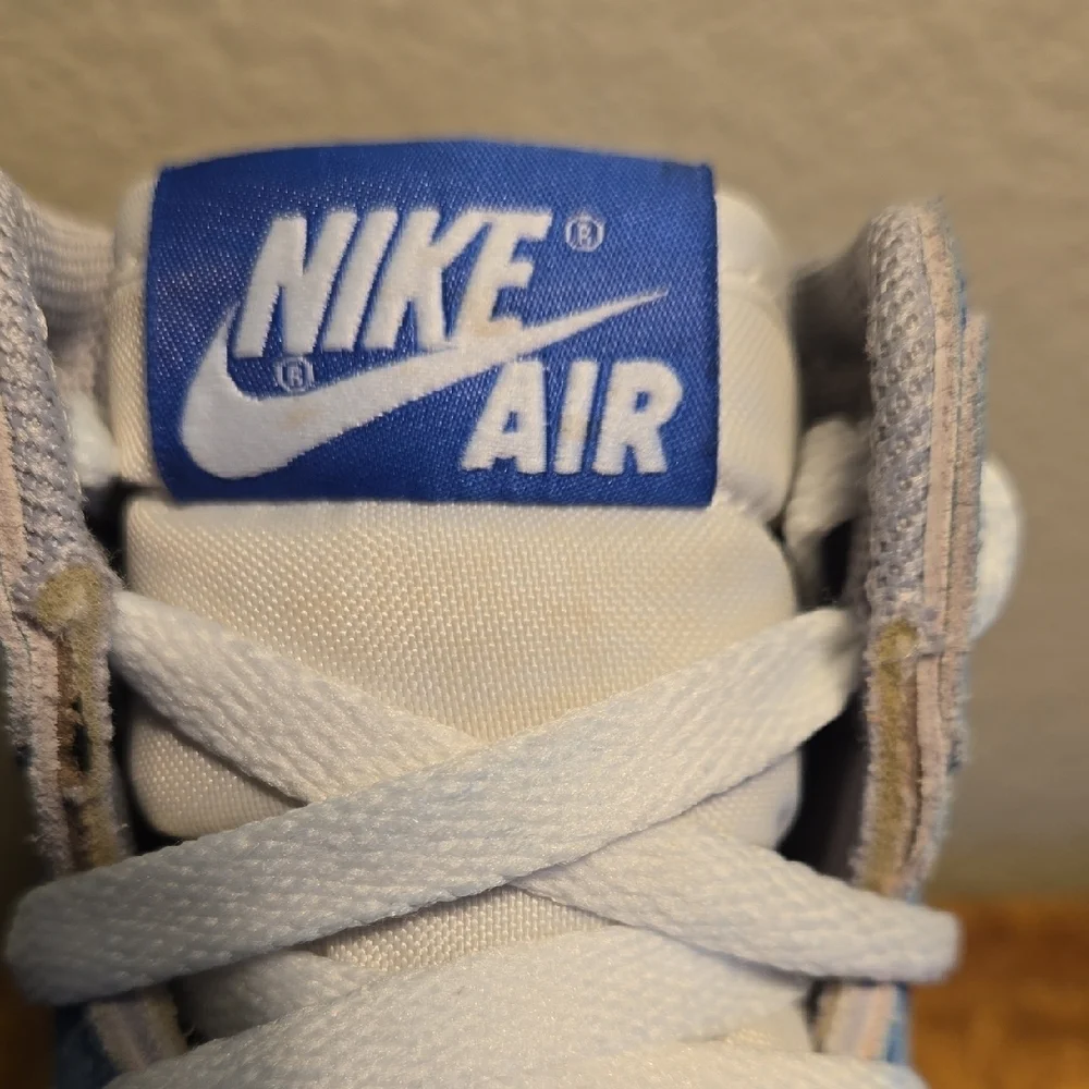 Nike‎ Hyper Royal Youth 4.5  High-Top Sneakers - Light Blue and White .